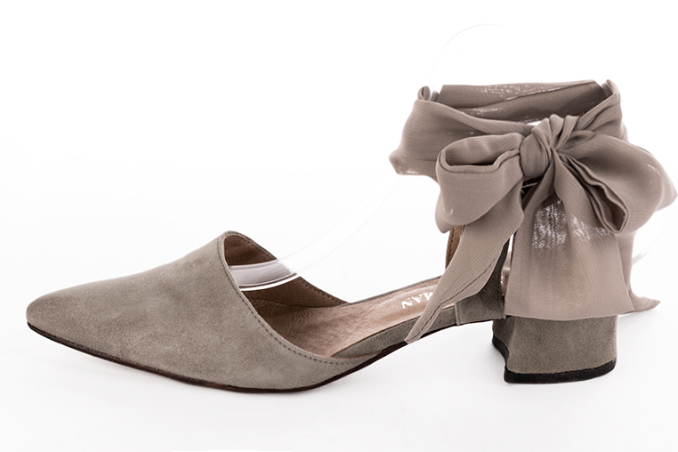 Bronze beige women's open back shoes, with an ankle scarf. Tapered toe. Low flare heels. Profile view - Florence KOOIJMAN